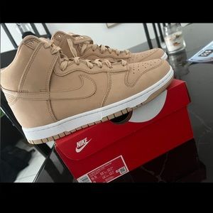 Brand new. Never worn nike high top dunks